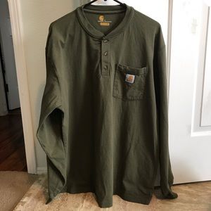 Men’s green Carhartt long sleeved Henley Large